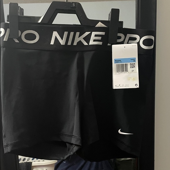 Women’s Nike Pro shorts! - Picture 1 of 4